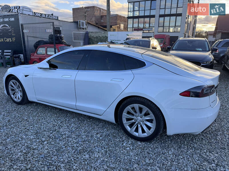 Ліфтбек Tesla Model S 2016 в Івано-Франківську