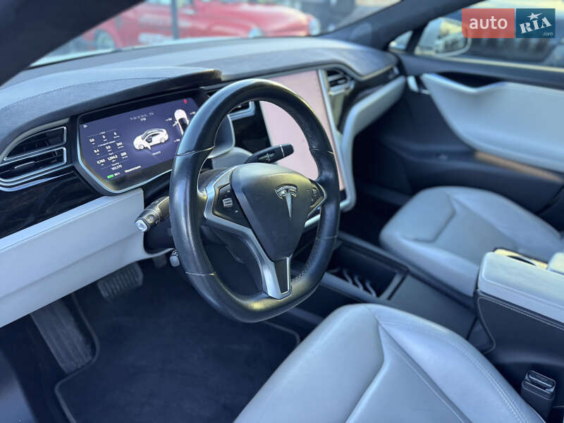 Ліфтбек Tesla Model S 2016 в Івано-Франківську