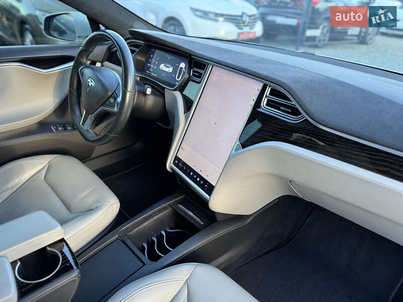 Ліфтбек Tesla Model S 2016 в Івано-Франківську