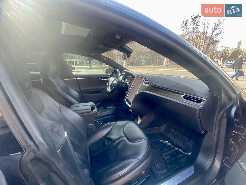 Лифтбек Tesla Model S 2015 в Броварах