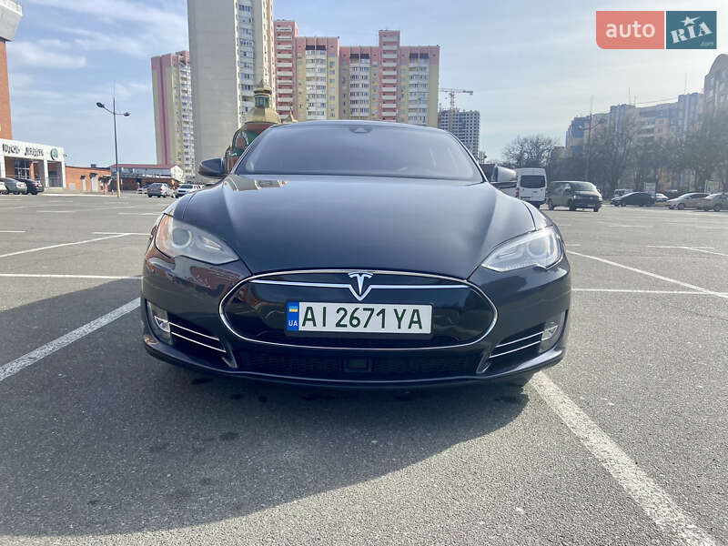 Лифтбек Tesla Model S 2015 в Броварах