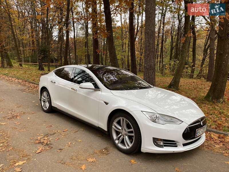 Лифтбек Tesla Model S 2013 в Львове
