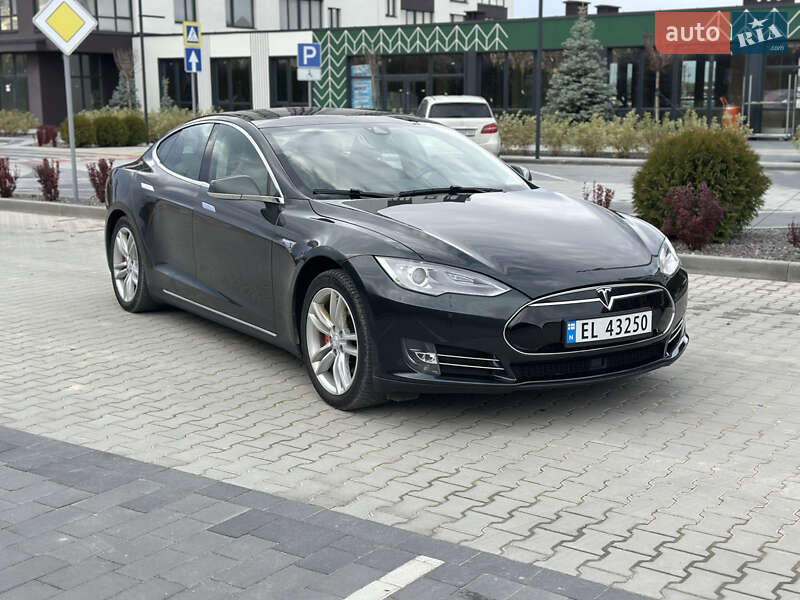 Лифтбек Tesla Model S 2014 в Львове