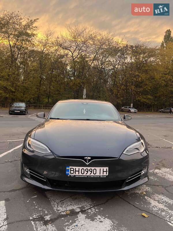 Tesla Model S 2016
