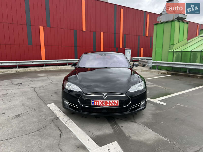 Ліфтбек Tesla Model S 2015 в Києві