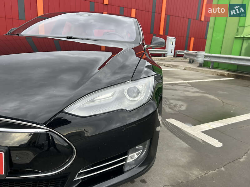 Ліфтбек Tesla Model S 2015 в Києві