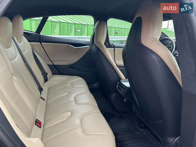 Ліфтбек Tesla Model S 2015 в Києві