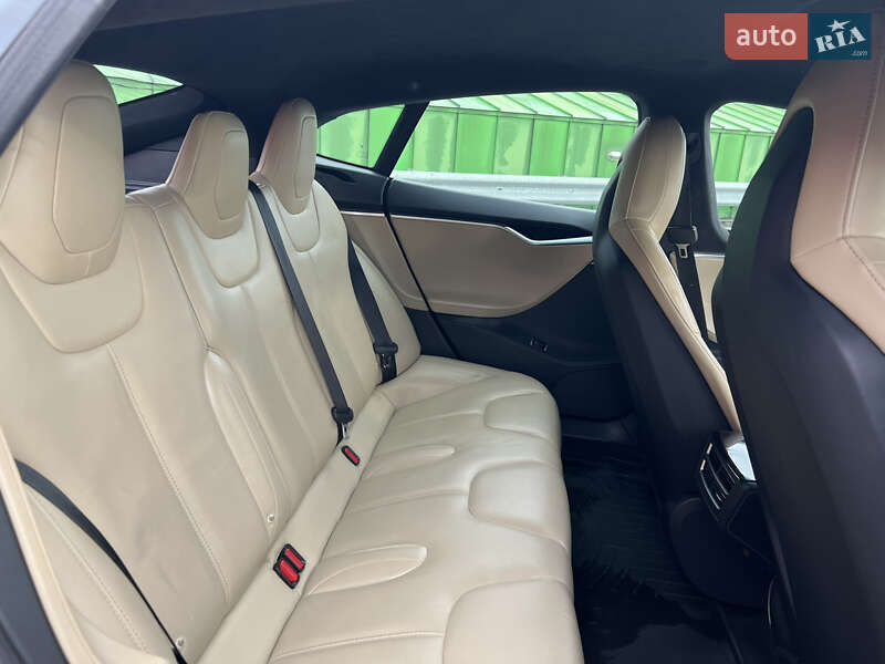 Ліфтбек Tesla Model S 2015 в Києві