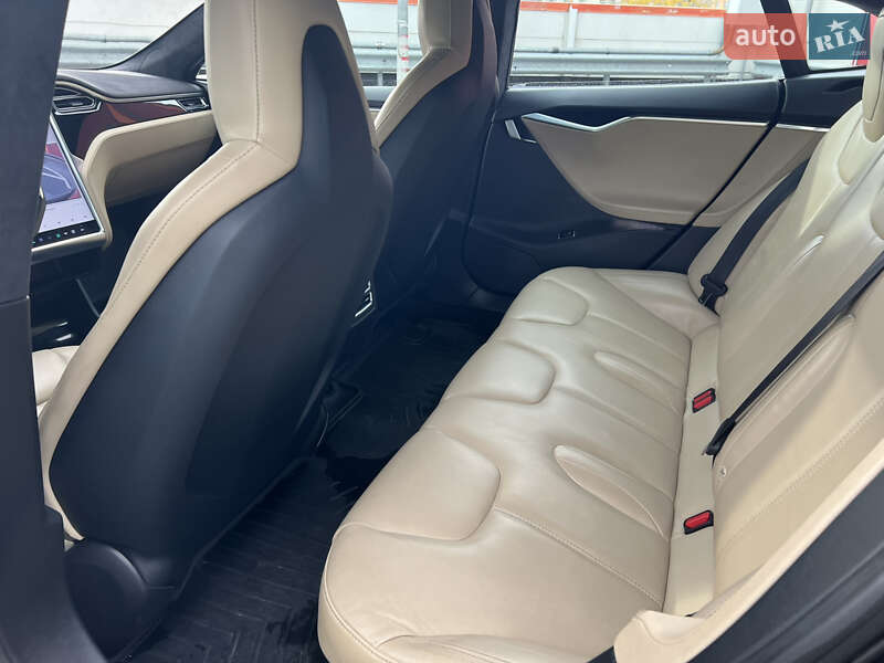 Ліфтбек Tesla Model S 2015 в Києві