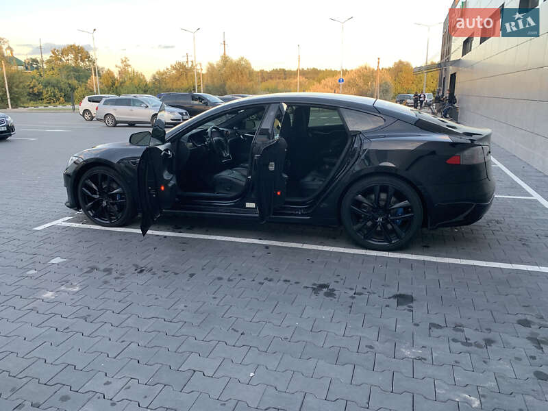 Ліфтбек Tesla Model S 2017 в Сарнах фото 41 Ліфтбек Tesla Model S 2017 в Сарнах
