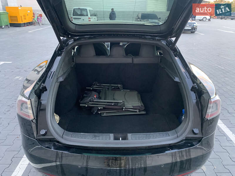 Ліфтбек Tesla Model S 2017 в Сарнах фото 45 Ліфтбек Tesla Model S 2017 в Сарнах