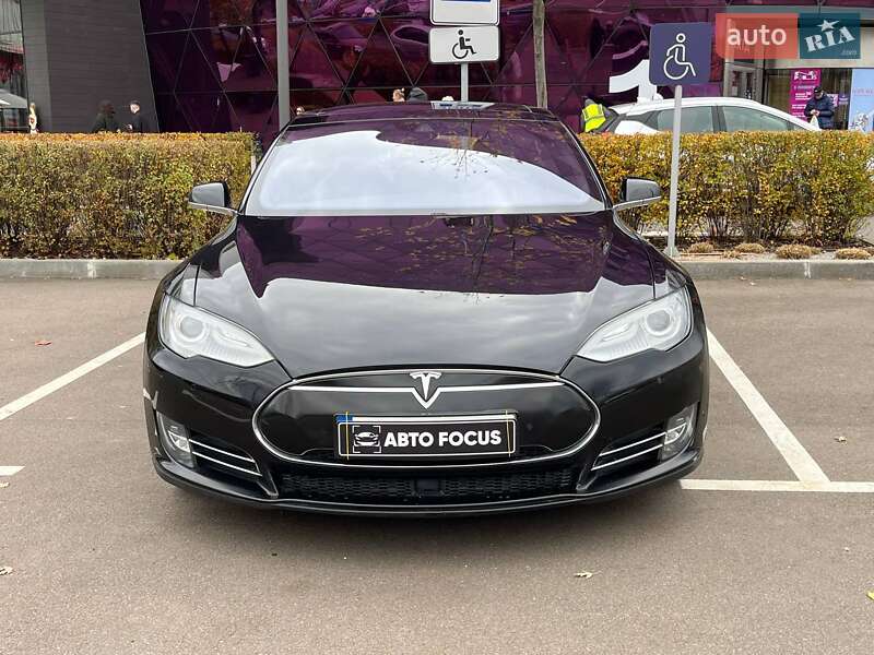 Ліфтбек Tesla Model S 2016 в Києві