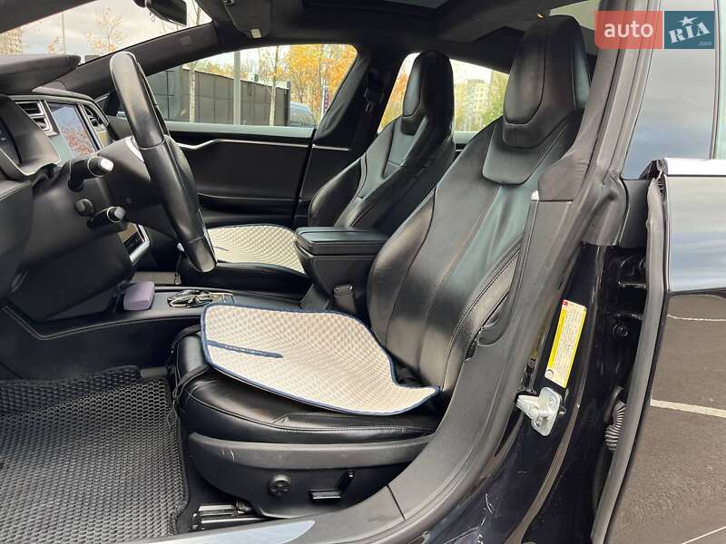 Ліфтбек Tesla Model S 2016 в Києві