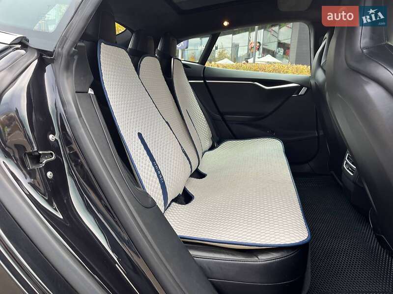 Ліфтбек Tesla Model S 2016 в Києві