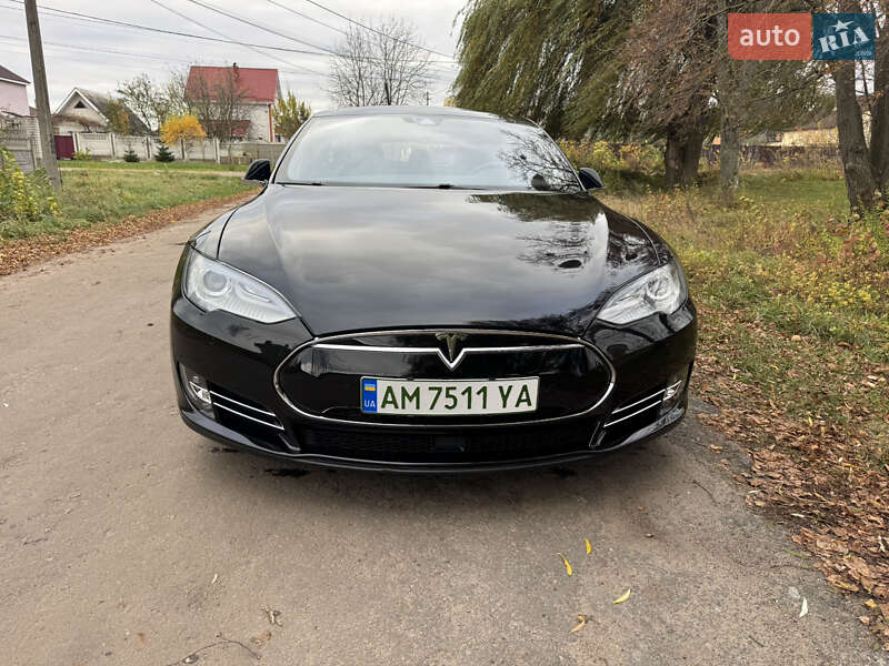 Лифтбек Tesla Model S 2015 в Житомире фото 2 Лифтбек Tesla Model S 2015 в Житомире