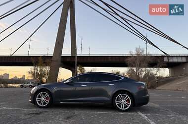 Ліфтбек Tesla Model S 2015 в Києві