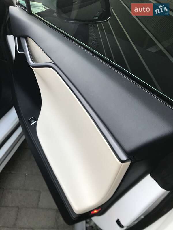 Ліфтбек Tesla Model S 2019 в Вінниці