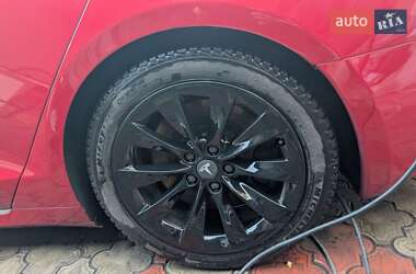 Лифтбек Tesla Model S 2019 в Киеве
