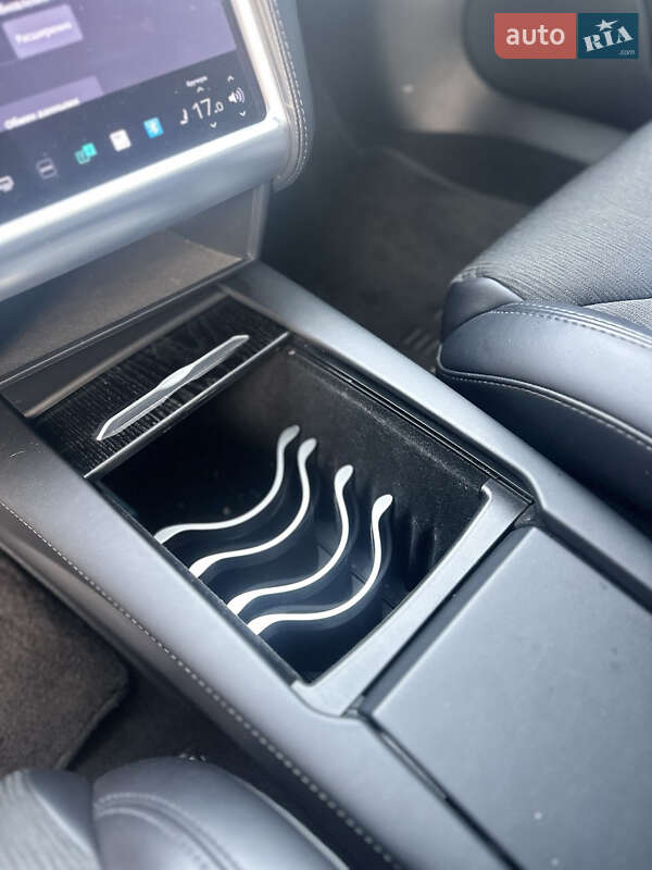 Ліфтбек Tesla Model S 2017 в Житомирі фото 11 Ліфтбек Tesla Model S 2017 в Житомирі