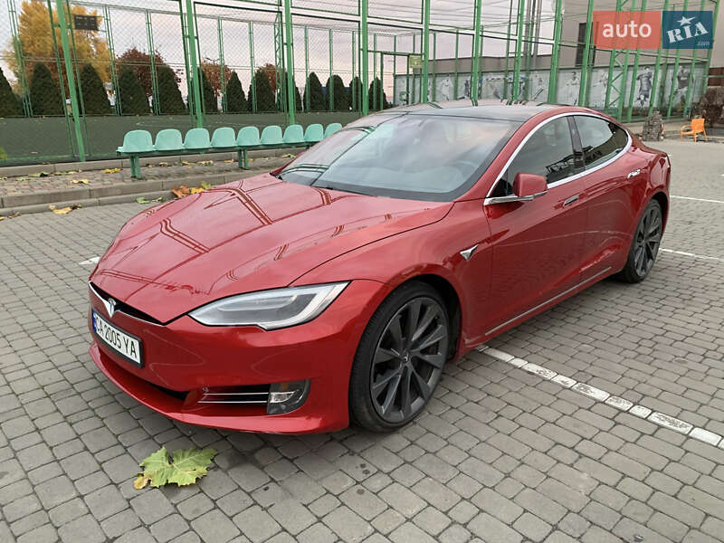 Лифтбек Tesla Model S 2018 в Черкассах