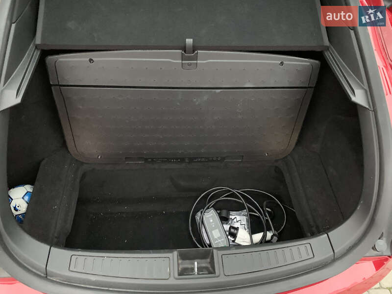 Лифтбек Tesla Model S 2018 в Черкассах