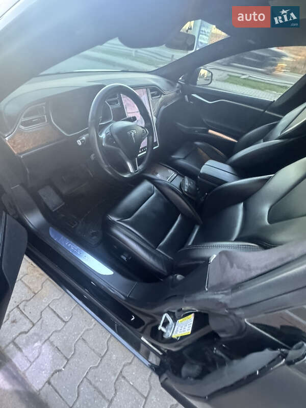 Лифтбек Tesla Model S 2018 в Коломые