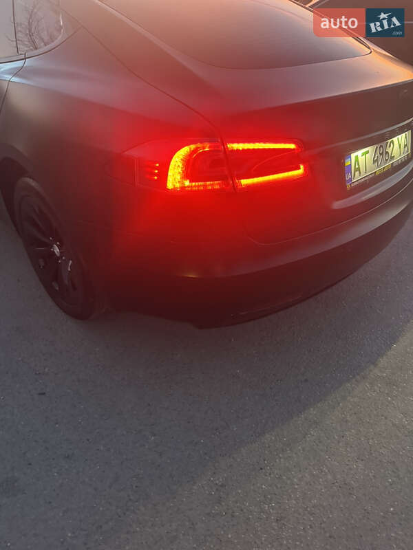 Лифтбек Tesla Model S 2018 в Коломые