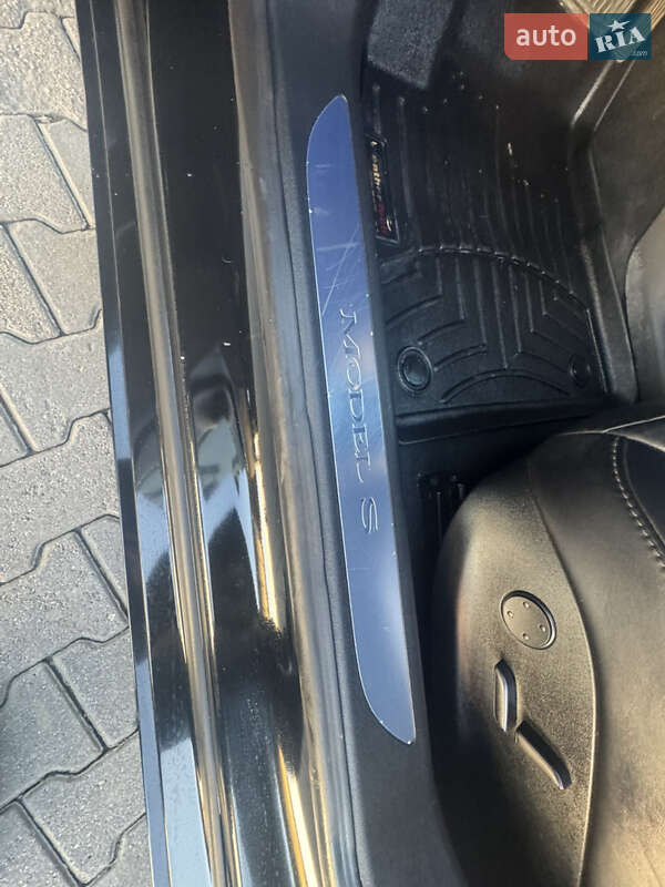 Лифтбек Tesla Model S 2018 в Коломые