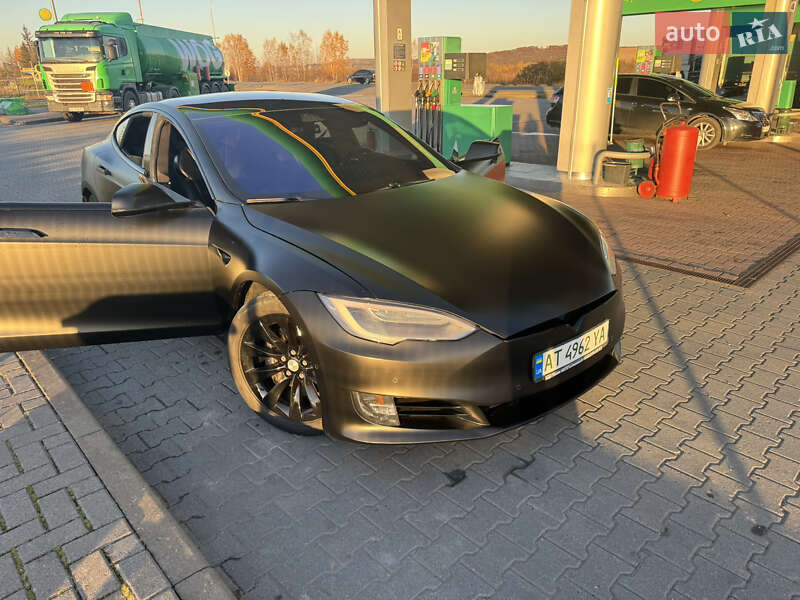 Лифтбек Tesla Model S 2018 в Коломые