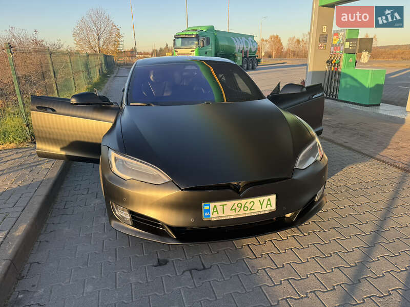 Лифтбек Tesla Model S 2018 в Коломые