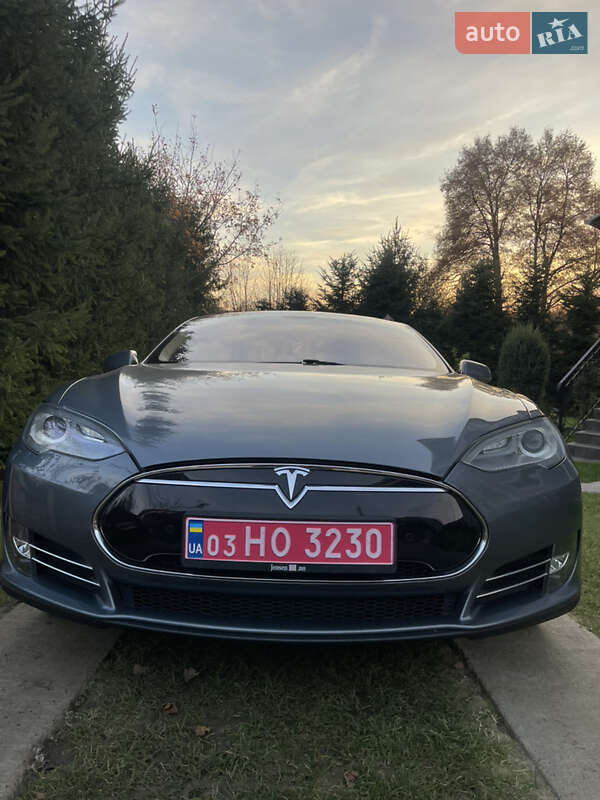 Ліфтбек Tesla Model S 2014 в Чернівцях