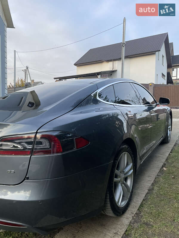 Ліфтбек Tesla Model S 2014 в Чернівцях