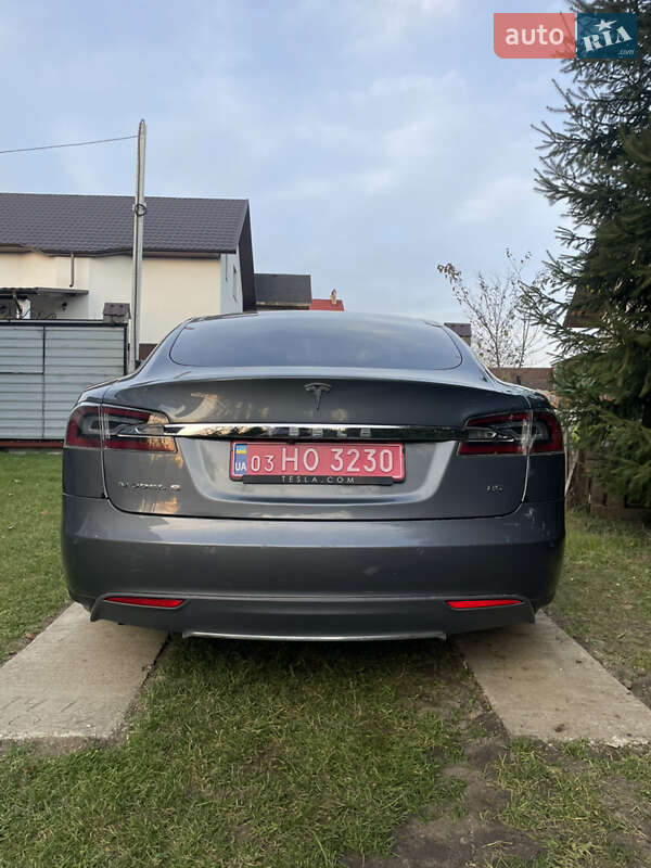 Ліфтбек Tesla Model S 2014 в Чернівцях