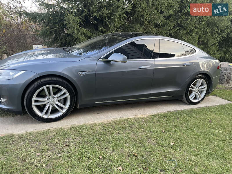 Ліфтбек Tesla Model S 2014 в Чернівцях