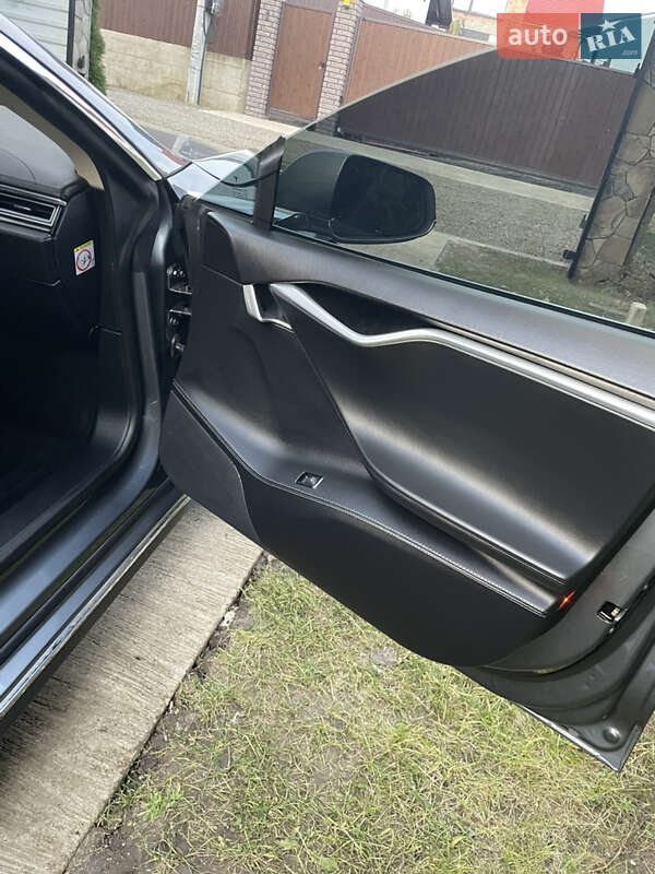 Ліфтбек Tesla Model S 2014 в Чернівцях