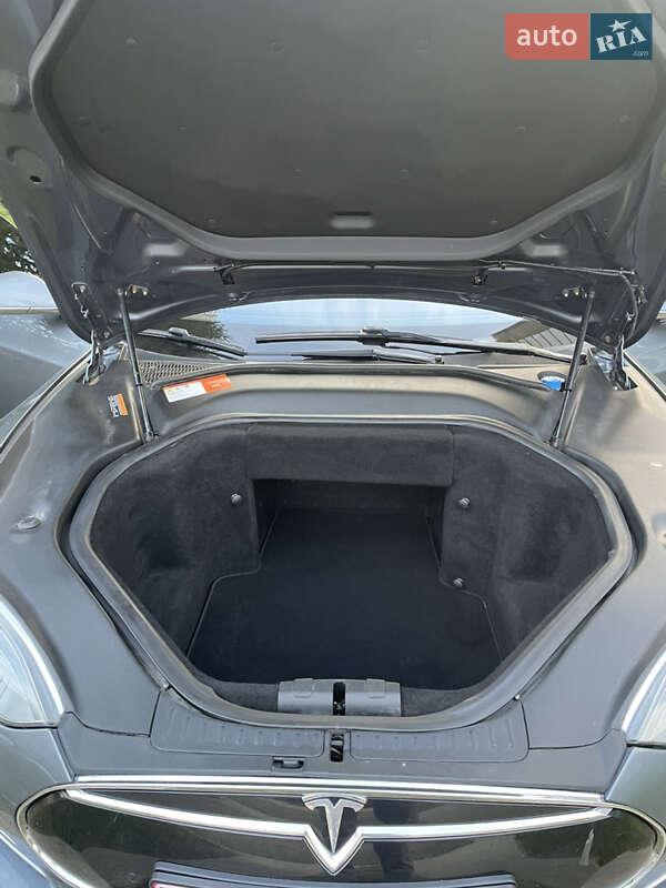 Ліфтбек Tesla Model S 2014 в Чернівцях