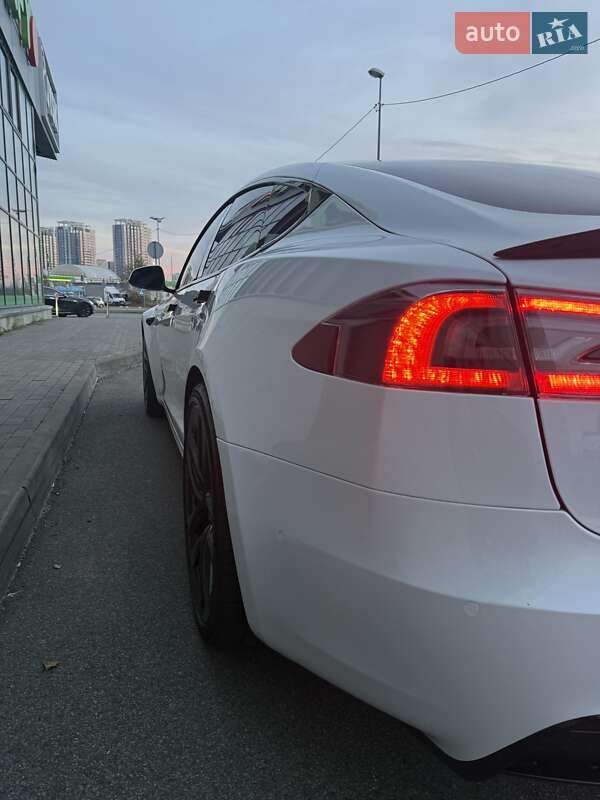 Лифтбек Tesla Model S 2021 в Киеве фото 25 Лифтбек Tesla Model S 2021 в Киеве