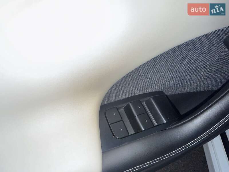 Лифтбек Tesla Model S 2021 в Киеве фото 37 Лифтбек Tesla Model S 2021 в Киеве