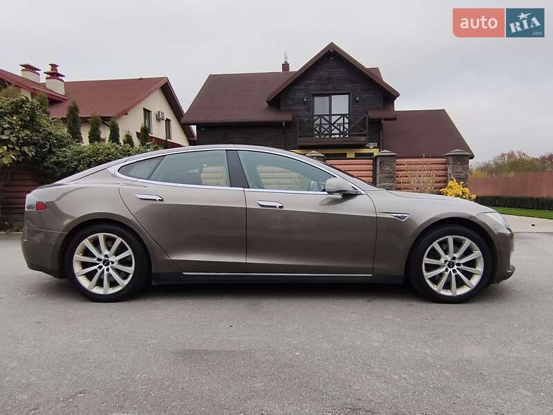 Лифтбек Tesla Model S 2015 в Житомире фото 6 Лифтбек Tesla Model S 2015 в Житомире