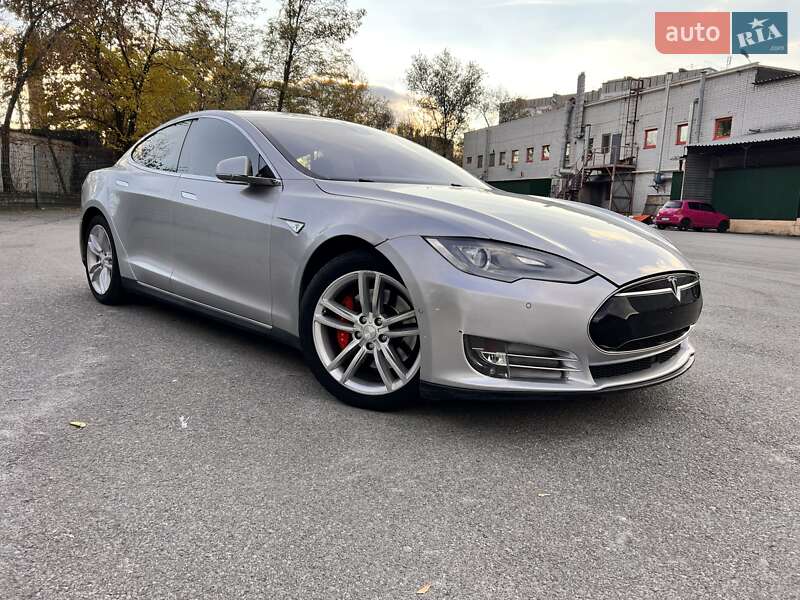 Ліфтбек Tesla Model S 2014 в Дніпрі фото 2 Ліфтбек Tesla Model S 2014 в Дніпрі