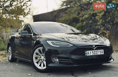 Лифтбек Tesla Model S 2016 в Киеве