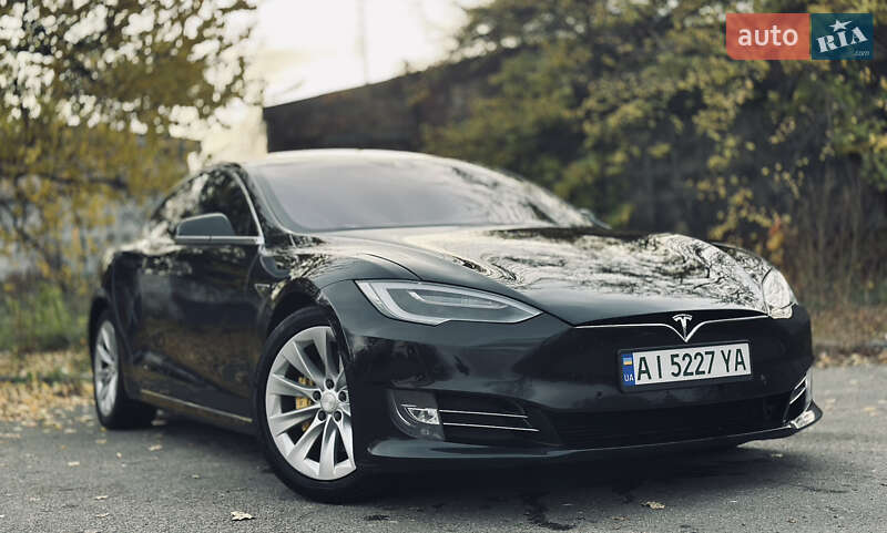 Ліфтбек Tesla Model S 2016 в Києві