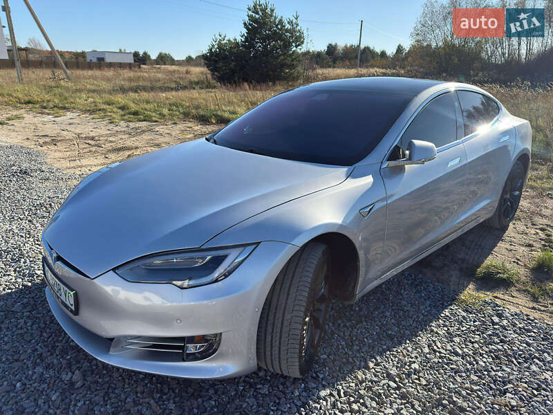 Ліфтбек Tesla Model S 2017 в Львові