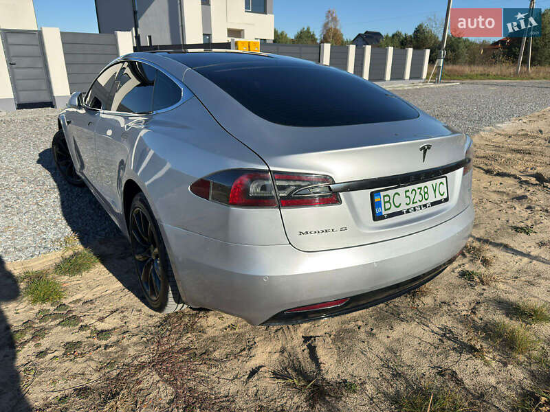 Ліфтбек Tesla Model S 2017 в Львові