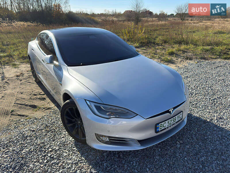 Ліфтбек Tesla Model S 2017 в Львові