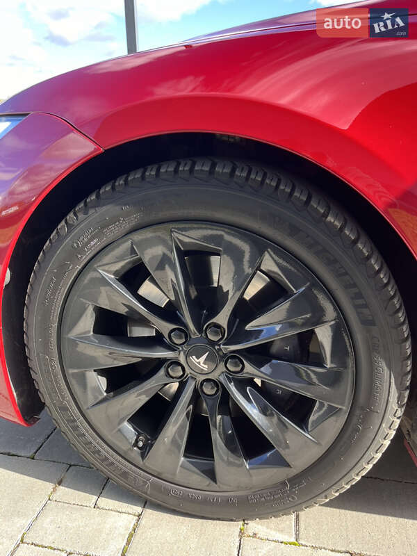 Ліфтбек Tesla Model S 2017 в Рівному