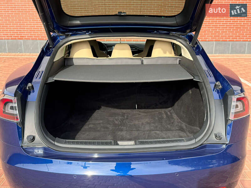 Лифтбек Tesla Model S 2016 в Одессе