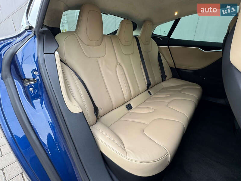 Лифтбек Tesla Model S 2016 в Одессе