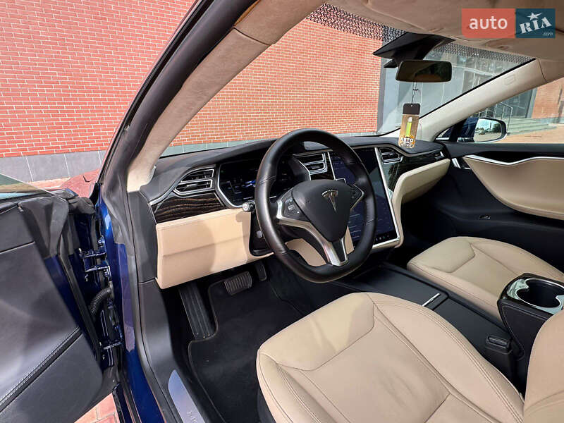 Лифтбек Tesla Model S 2016 в Одессе