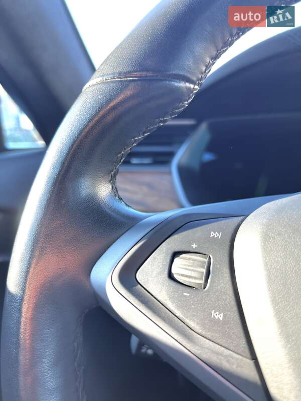 Ліфтбек Tesla Model S 2019 в Одесі